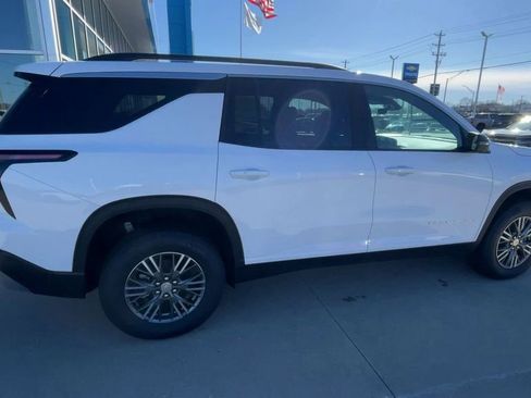 New 2026 Chevrolet Traverse LT w/ Driver Confidence Package AWD/4WD image 2