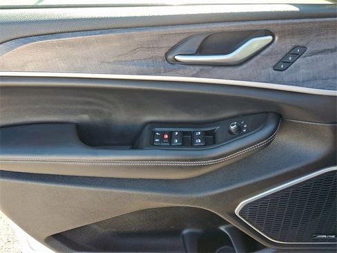 Used 2024 Jeep Grand Cherokee Limited 4xe image 12