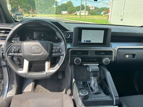 Used 2025 Toyota 4Runner SR5 AWD/4WD image 11