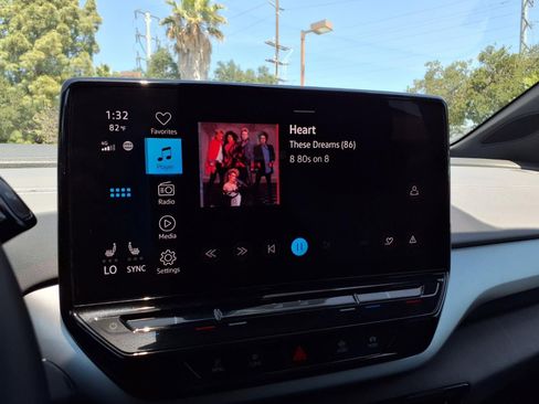Certified 2023 Volkswagen ID.4 Pro AWD/4WD image 8