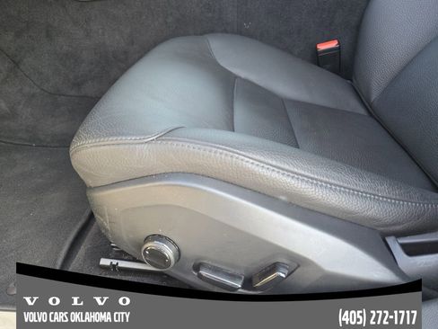 Certified 2025 Volvo V60 B5 Cross Country Plus image 23