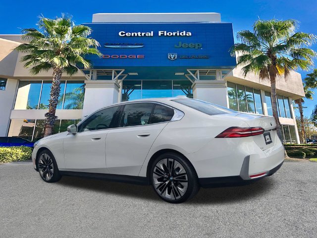 Used 2025 BMW 530i w/ Premium Package RWD image 7