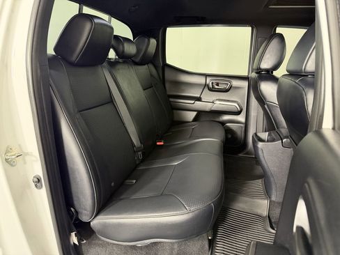 Used 2019 Toyota Tacoma Limited AWD/4WD image 18