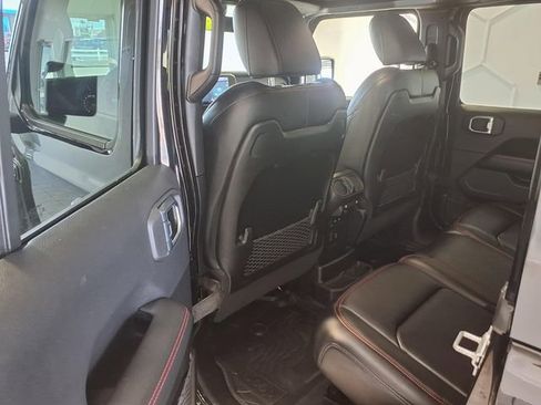 Used 2025 Jeep Wrangler Unlimited Rubicon AWD/4WD image 19