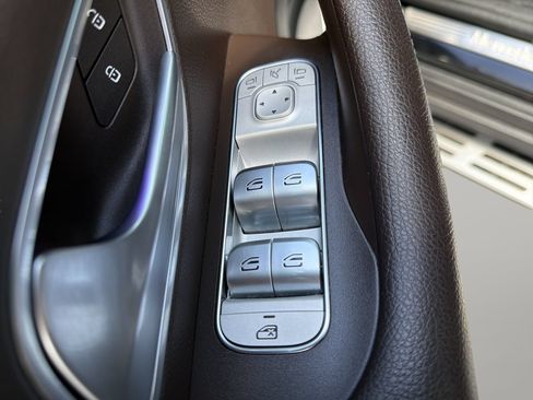 Used 2023 Mercedes-Benz GLS 450 4MATIC image 19
