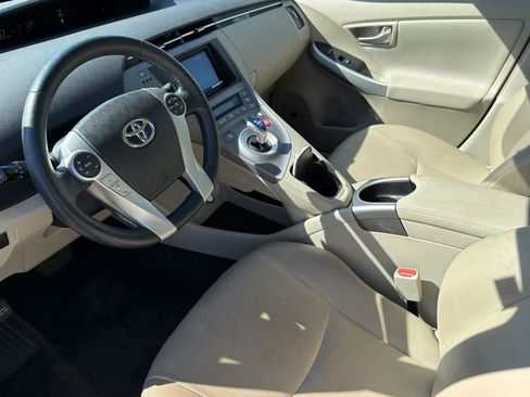 Used 2015 Toyota Prius Five FWD image 9