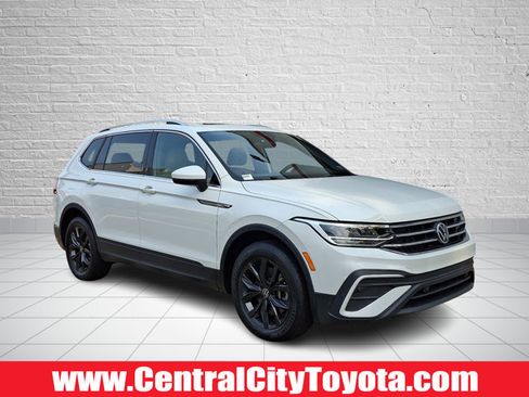 Used 2024 Volkswagen Tiguan SE AWD/4WD image 1