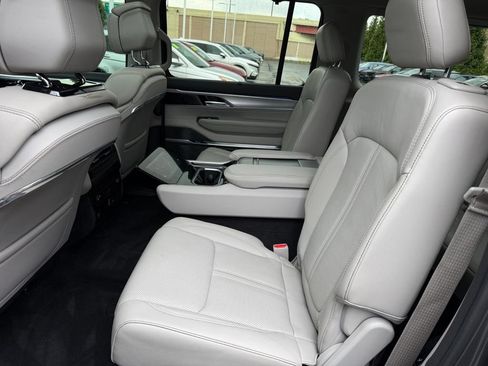 Used 2022 Jeep Grand Wagoneer Series I AWD/4WD image 5