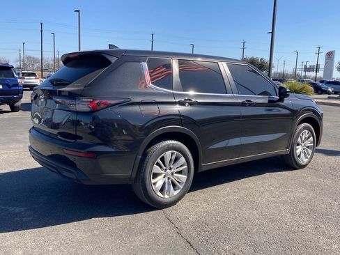 Used 2025 Mitsubishi Outlander ES image 5