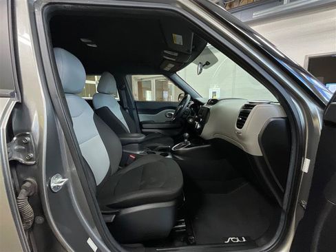 Used 2016 Kia Soul FWD image 25