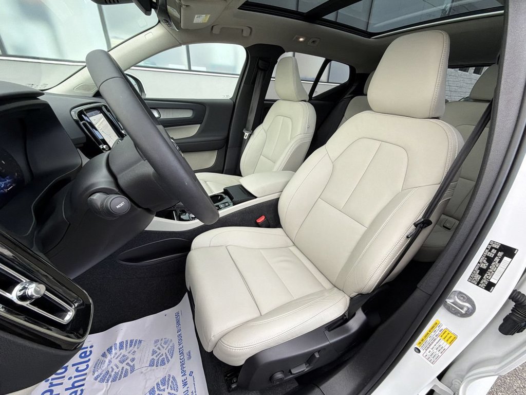 Certified 2024 Volvo XC40 B5 Plus w/ Climate Package AWD/4WD image 15