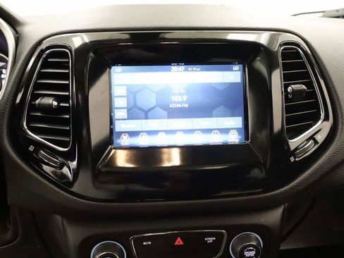 Used 2020 Jeep Compass Latitude image 11