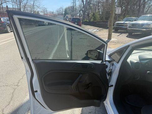 Used 2014 Ford Fiesta S image 15