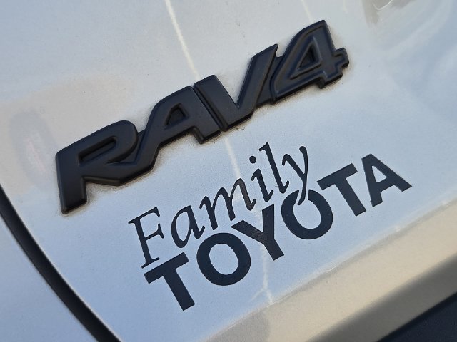 Used 2024 Toyota RAV4 LE FWD image 9