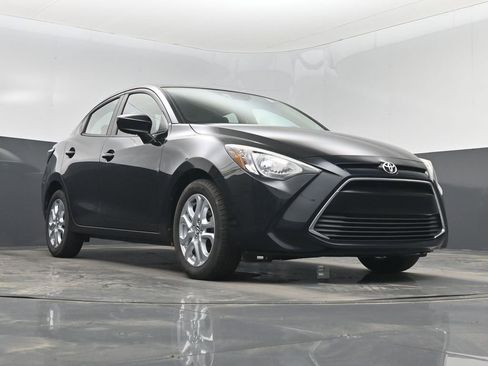 Used 2017 Toyota Yaris iA image 32