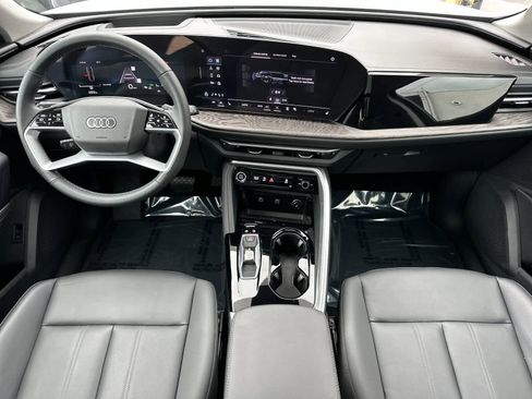 Used 2025 Audi Q5 Premium w/ Premium Plus AWD/4WD image 3