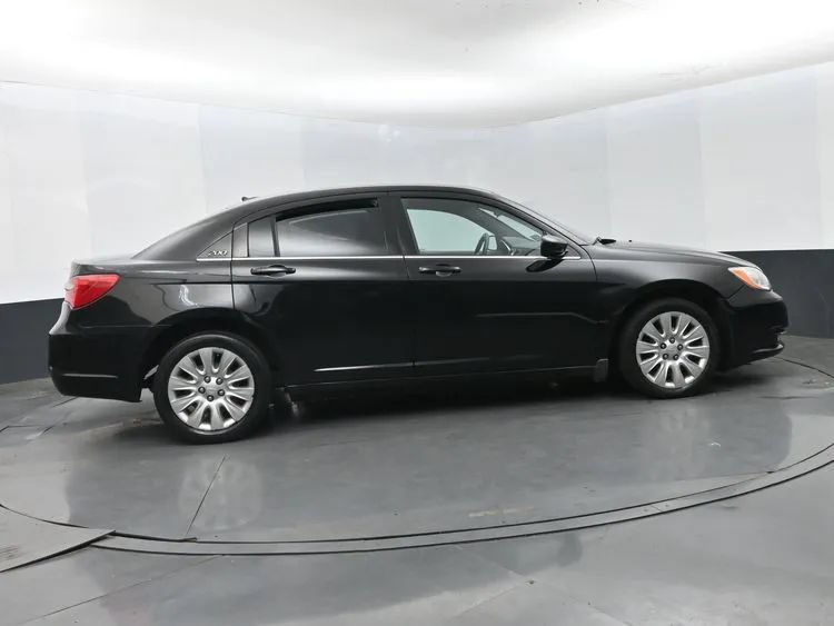 Used 2012 Chrysler 200 LX FWD image 4