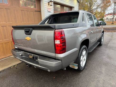 Used 2012 Chevrolet Avalanche LT image 3