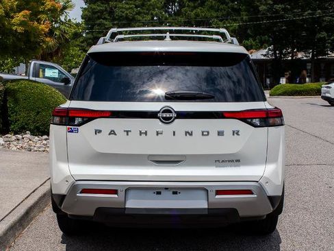 Used 2024 Nissan Pathfinder Platinum FWD image 4
