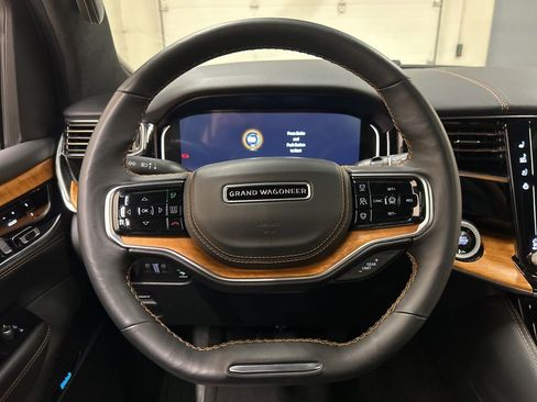 Used 2025 Jeep Grand Wagoneer Series III AWD/4WD image 19