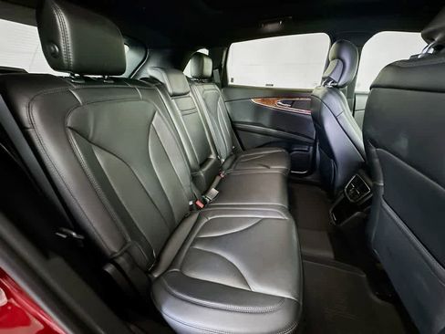 Used 2019 Lincoln Nautilus Select image 33