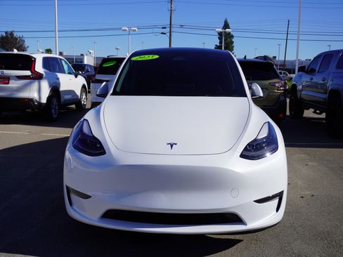 Used 2023 Tesla Model Y Performance image 4