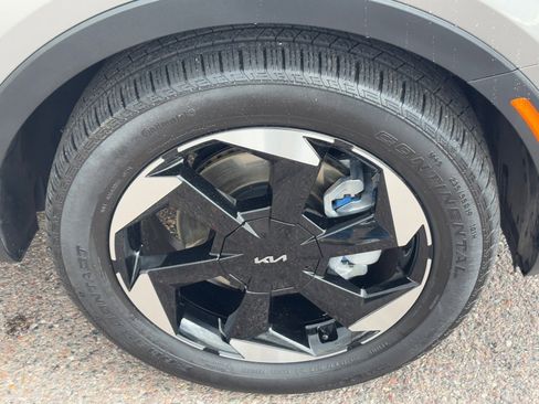 Used 2025 Kia Sorento EX image 8