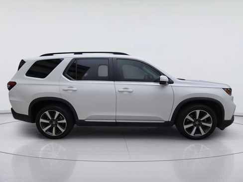 Used 2023 Honda Pilot Touring image 9