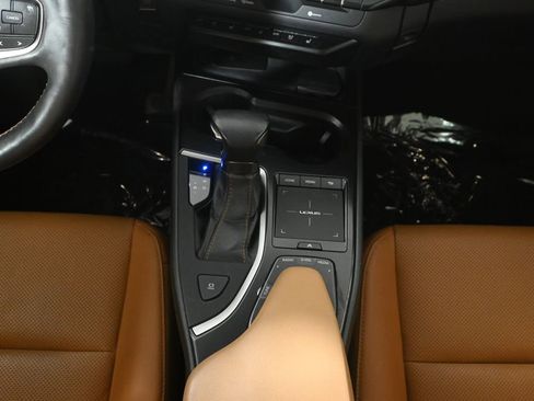 Used 2019 Lexus UX 200 w/ Premium Package FWD image 24