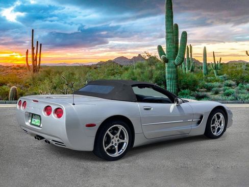 Used 2002 Chevrolet Corvette Convertible w/ Preferred Equipment Group2 RWD image 3