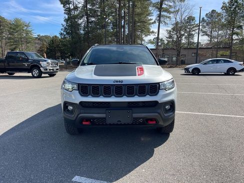 Used 2025 Jeep Compass Trailhawk AWD/4WD image 3