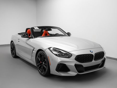 Used 2022 BMW Z4 M40i w/ Premium Package image 12