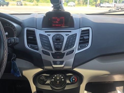 Used 2012 Ford Fiesta SE FWD image 27