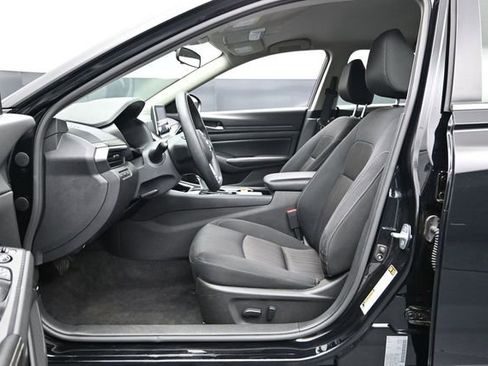 Used 2024 Nissan Altima 2.5 SV AWD/4WD image 17