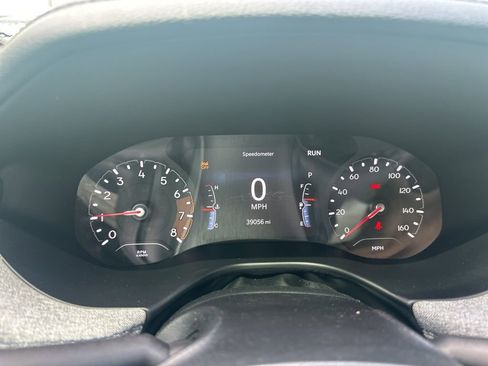 Used 2023 Jeep Compass Sport image 8