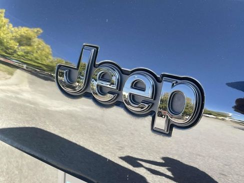 Used 2024 Jeep Grand Cherokee L Laredo image 8