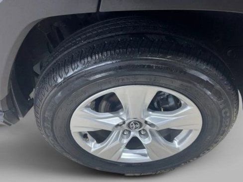 Used 2020 Toyota RAV4 XLE w/ Convenience Package image 24