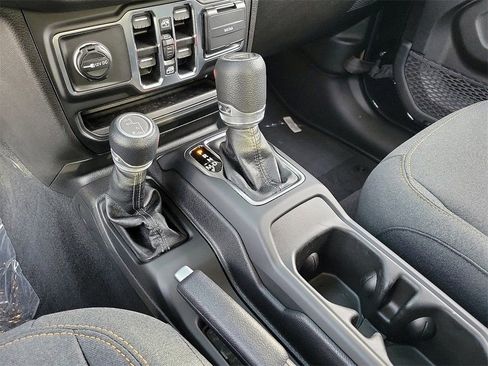 New 2025 Jeep Gladiator Sport image 13