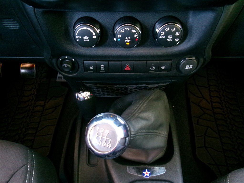 Used 2013 Jeep Wrangler Unlimited Sahara w/ Mopar Chrome Edition Group AWD/4WD image 17