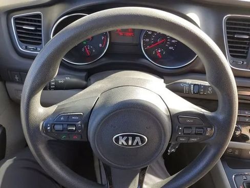 Used 2016 Kia Sedona LX w/ Option Group 020 FWD image 21