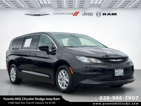 Used 2023 Chrysler Voyager LX FWD image 1