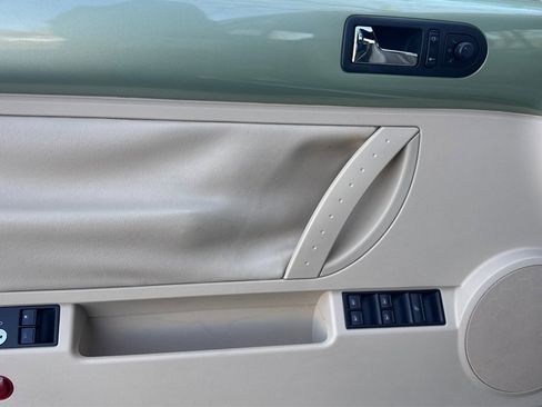 Used 2009 Volkswagen Beetle S image 33