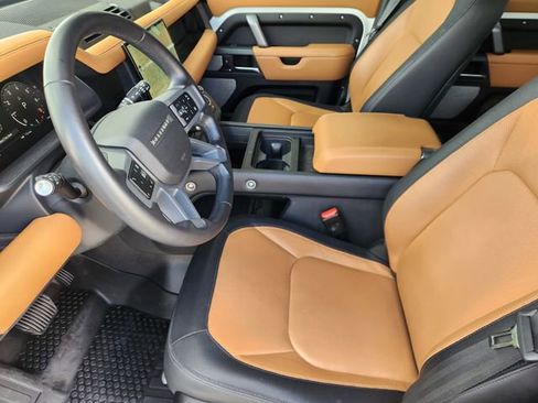 Used 2024 Land Rover Defender 130 X-Dynamic SE image 13