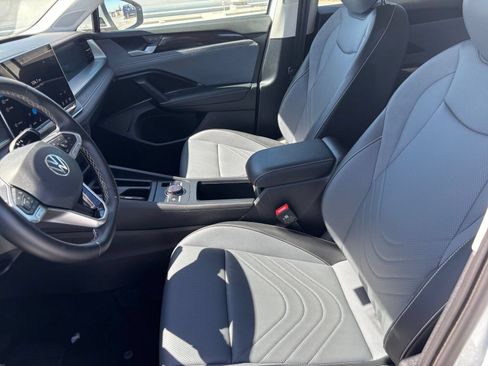 Used 2026 Volkswagen Tiguan SE FWD image 29