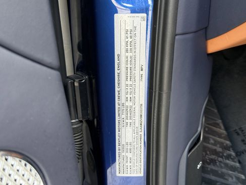 Used 2021 Bentley Bentayga V8 image 30