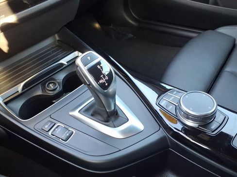 Used 2018 BMW 230i Convertible image 22