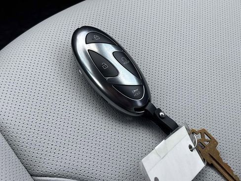 Used 2025 Hyundai Santa Cruz SEL AWD/4WD image 16