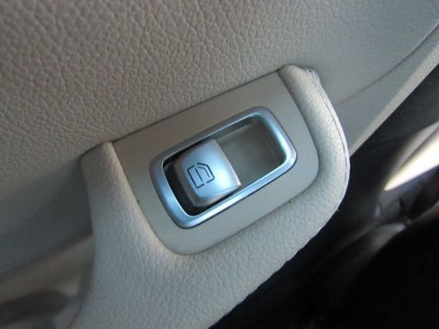 Used 2016 Mercedes-Benz C 300 Sedan image 30