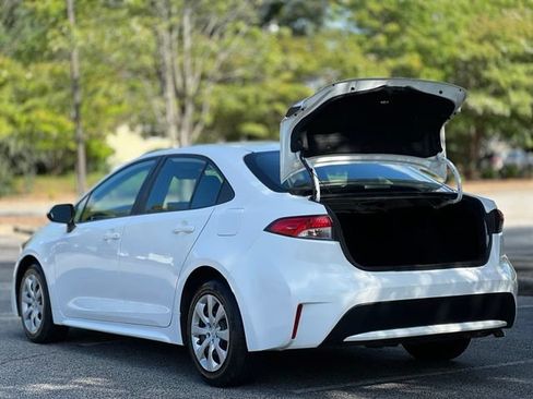 Used 2021 Toyota Corolla LE FWD image 39
