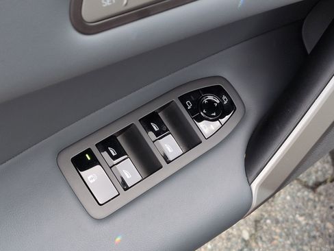 Used 2025 BMW iX M60 image 15